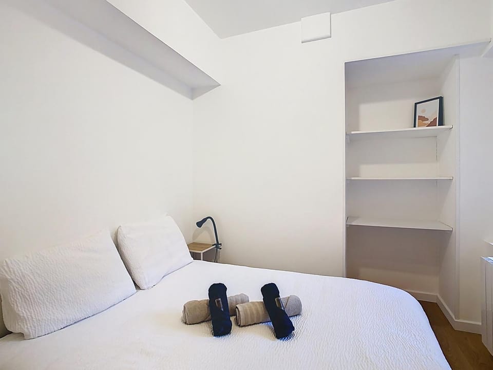 Bed, Photo of the whole room, Bedroom, storage