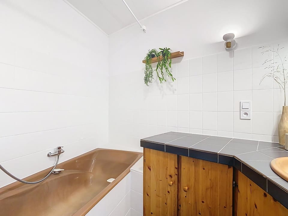 Bathroom, Decorative detail, Bath