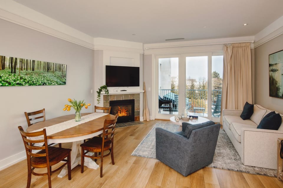 Charming Captain Suite 204 in Bay Harbor, perfect for couples with a cozy vibe. Apartment in Bay Harbor