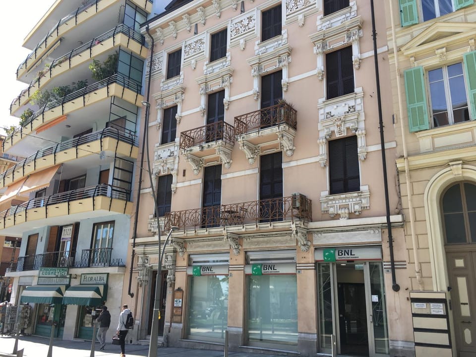 Facade/entrance