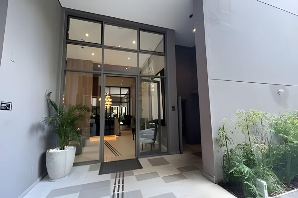 Apto c/ piscina, academia e próx. metrô (409) Apartment in Sao Paulo City
