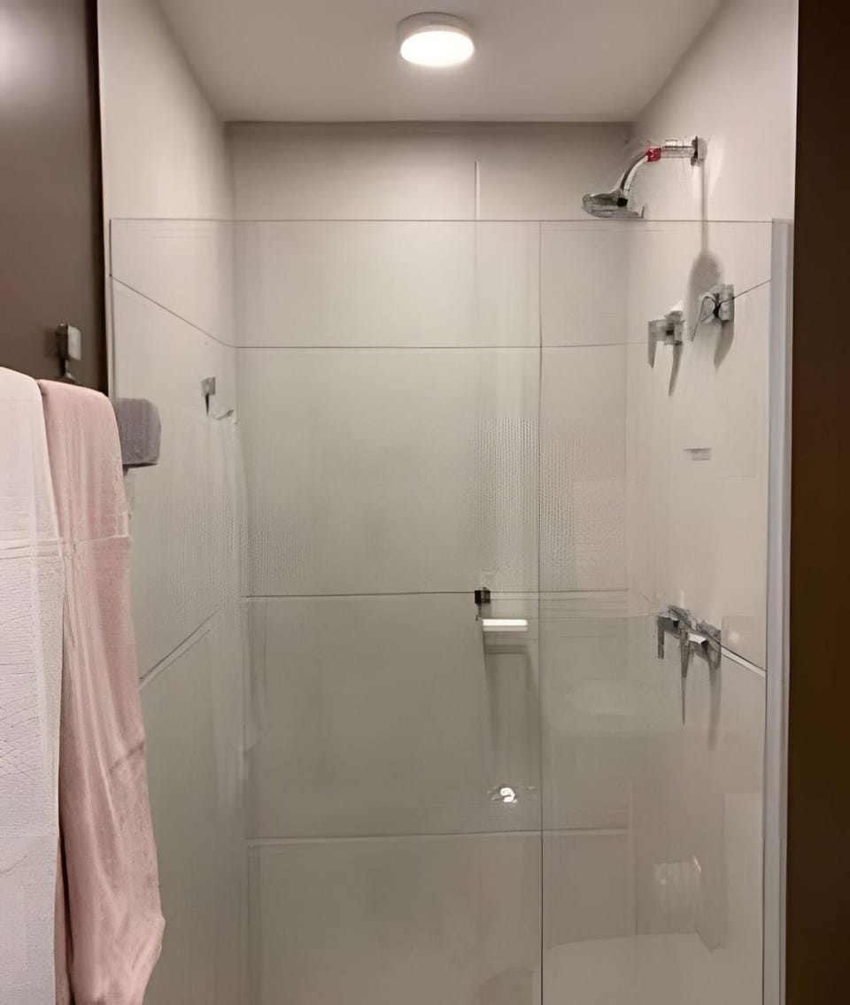 Apto c/ piscina, academia e próx. metrô (1104) Apartment in Sao Paulo City