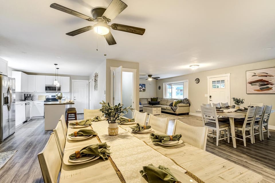 Briargate Basecamp - Hot Tub, Game Room, and Pet Friendly House in Black Forest