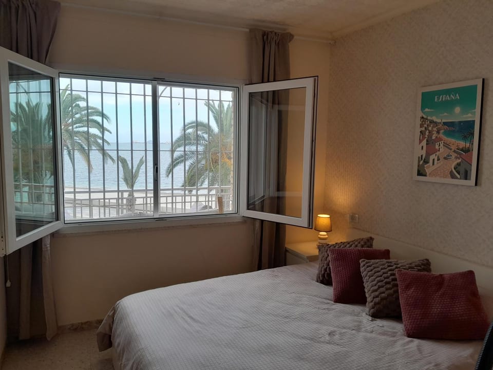 Bed, Bedroom, Sea view