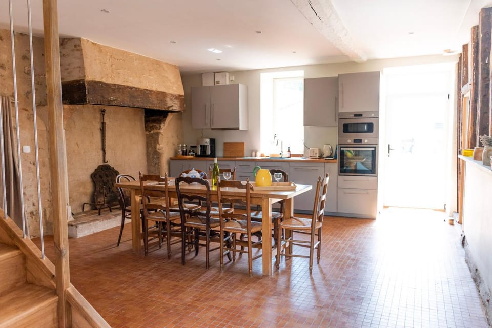 Kitchen or kitchenette, Dining area, dishwasher, oven, stove