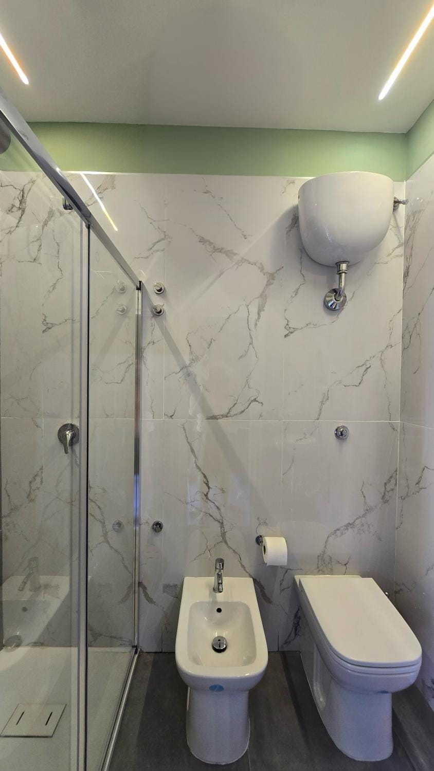 Toilet, bidet