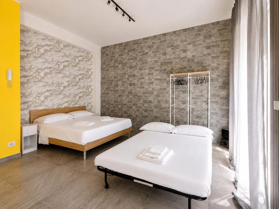 Bedroom, towels