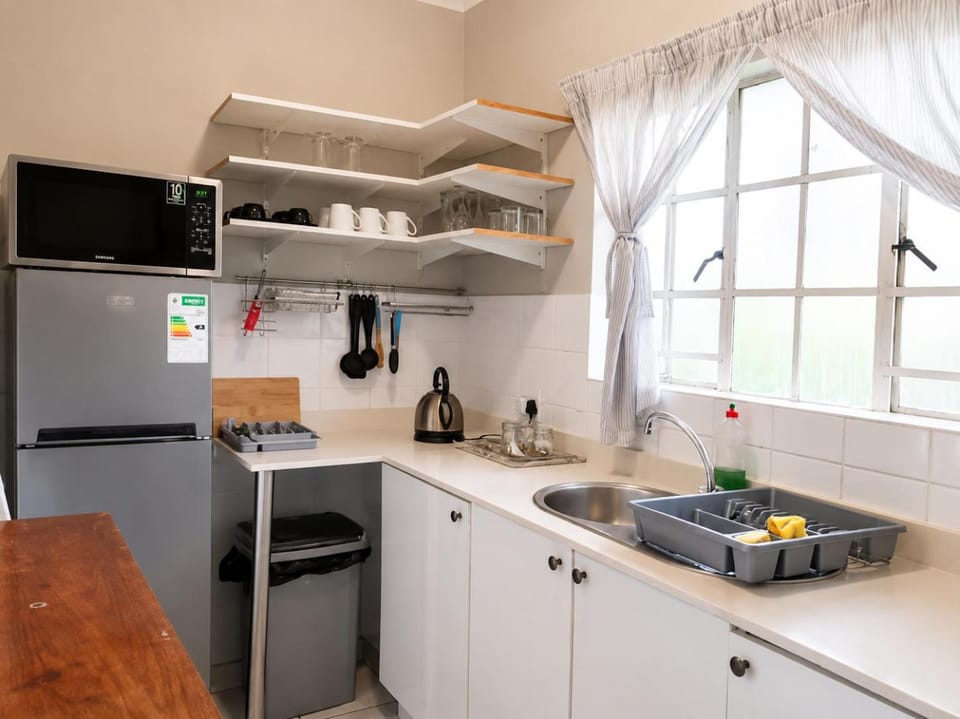 2# Tranquility Cottage, Power inverter, fast WiFi Linden Apartment in Johannesburg