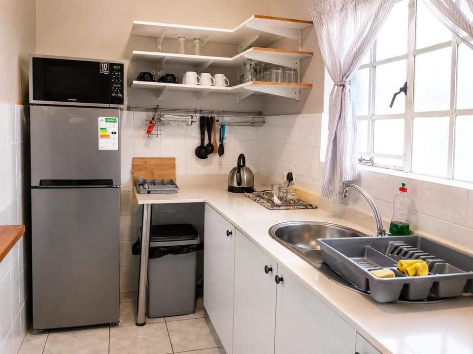 2# Tranquility Cottage, Power inverter, fast WiFi Linden Apartment in Johannesburg