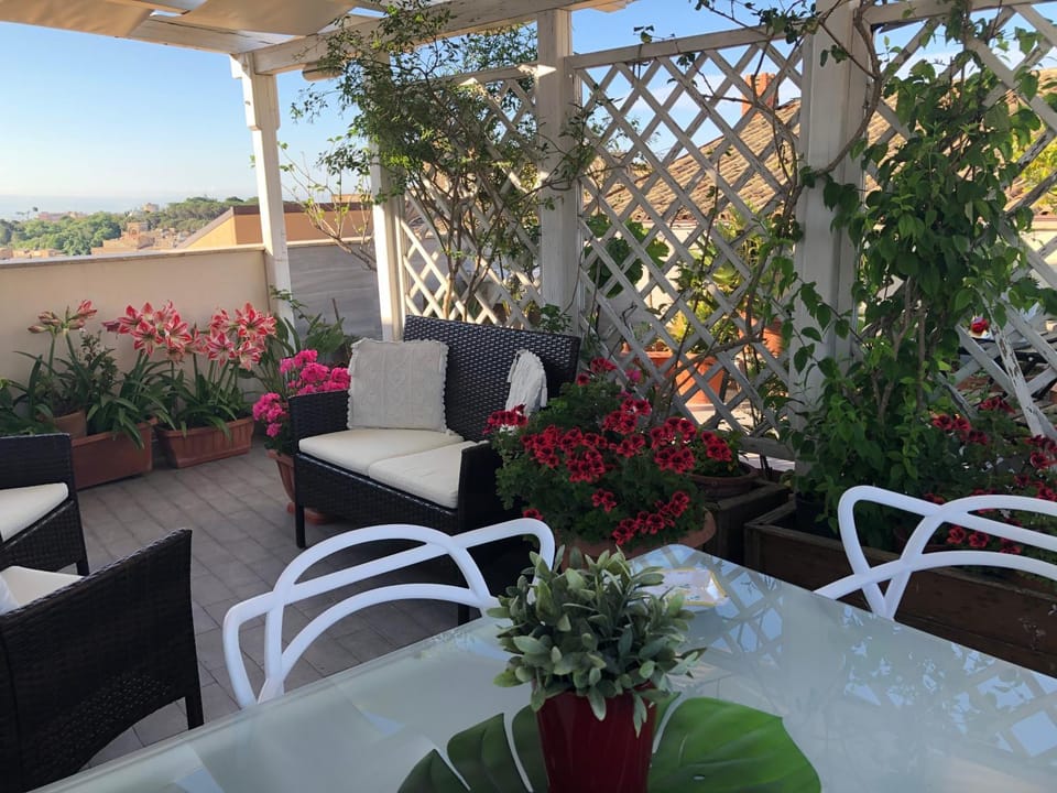 Patio, View (from property/room), Balcony/Terrace, Seating area, Dining area