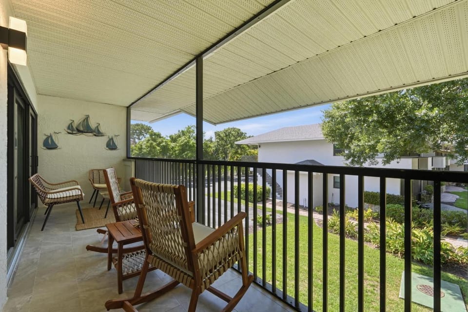 D-225 - End Unit - Serene Views -Updated House in Naples