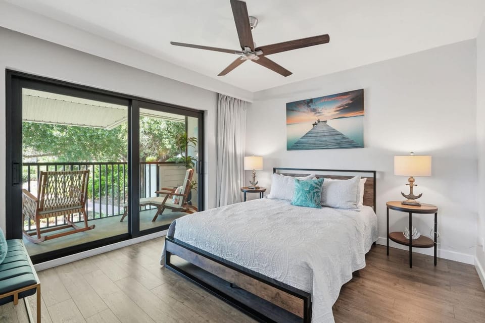 D-225 - End Unit - Serene Views -Updated House in Naples