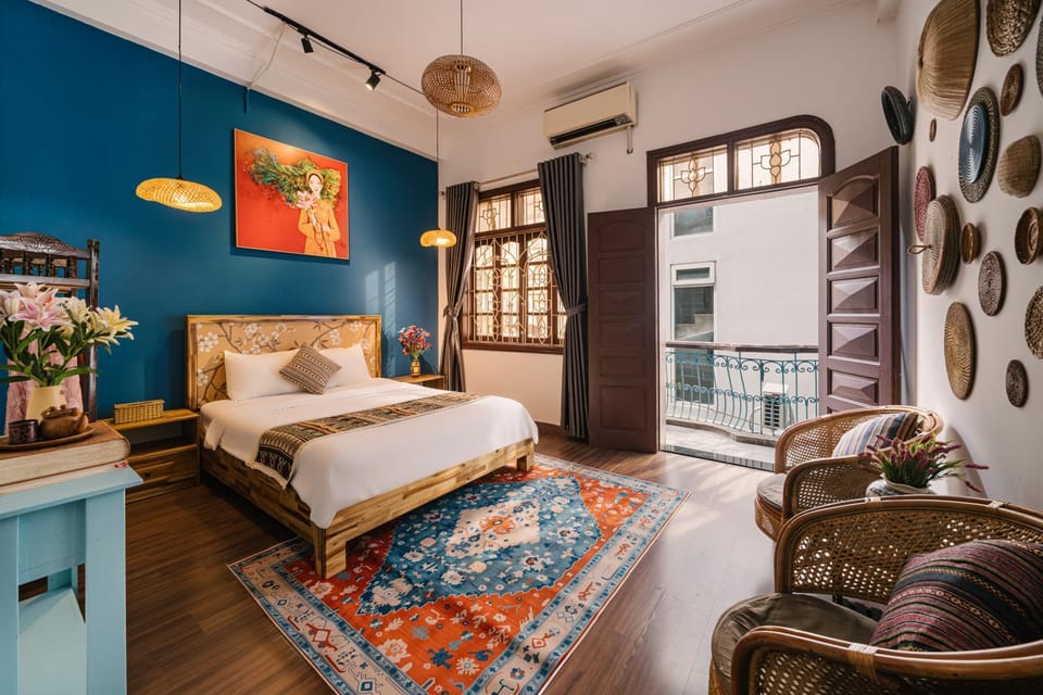 Bed, Photo of the whole room, Seating area, Bedroom, air conditioner