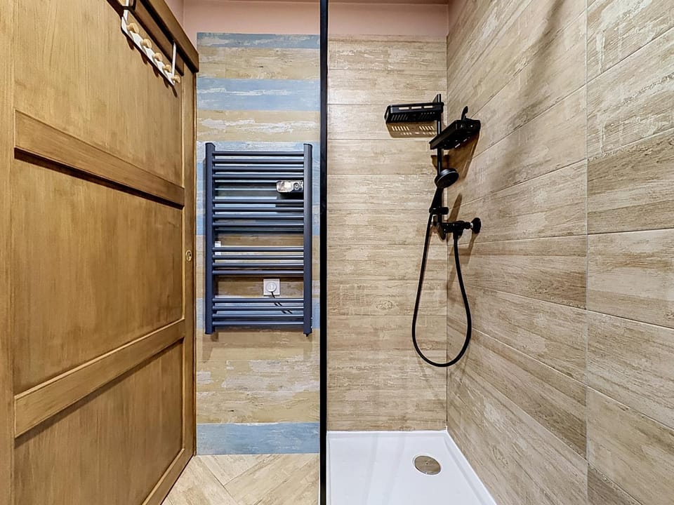 Shower, Bathroom, hair dryier