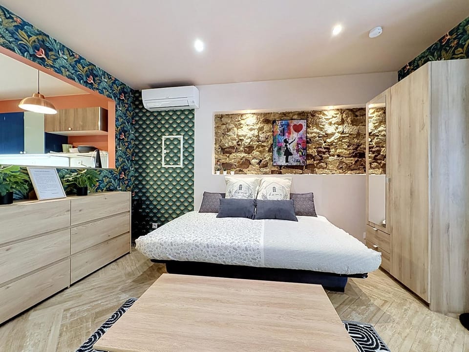 Bed, Night, storage, storage, air conditioner, air conditioner