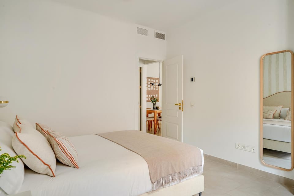 Bed, Photo of the whole room, Bedroom, wardrobe, air conditioner