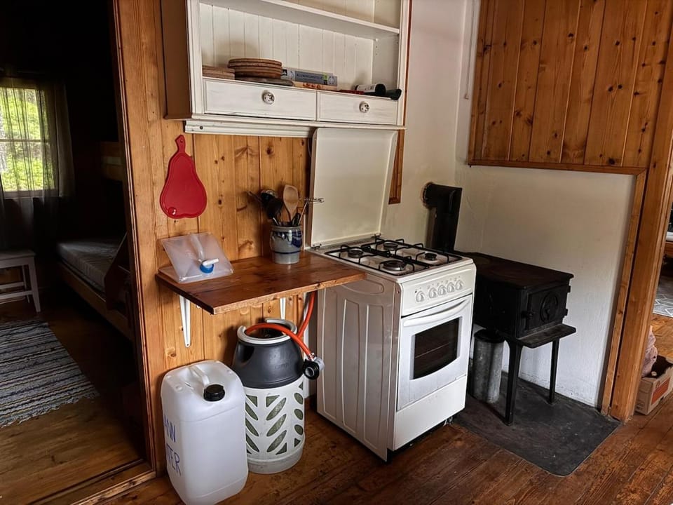 Simple and cozy forest cabin Cabin in Viken, Norway