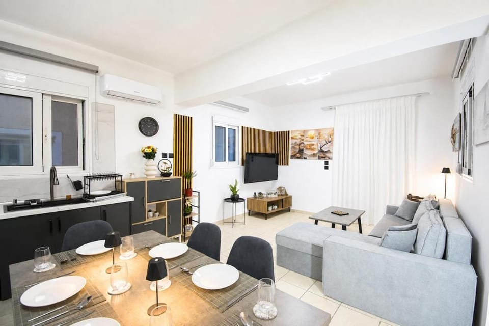 TV and multimedia, Living room, Seating area, Dining area, Evening entertainment