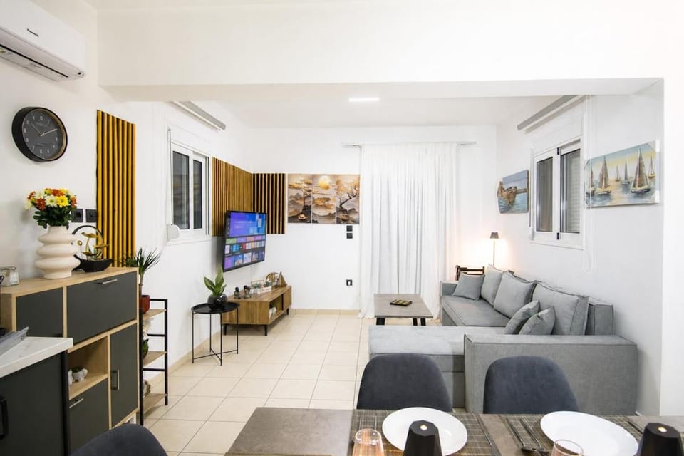 TV and multimedia, Living room, Evening entertainment, air conditioner