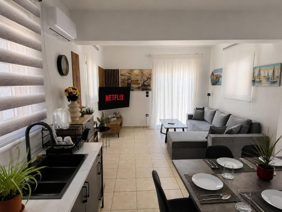 TV and multimedia, Living room, Dining area