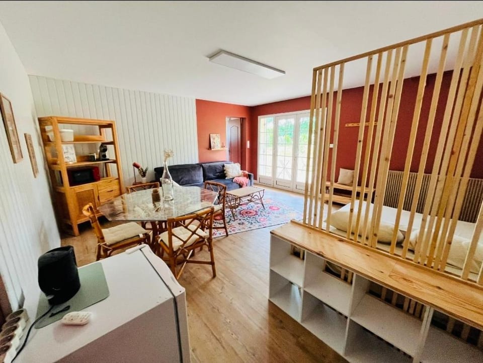 Chambre indépendante et cosy avec jardin Bed and Breakfast in Nouvelle-Aquitaine