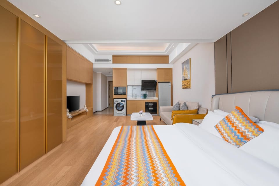 Bed, TV and multimedia, Photo of the whole room