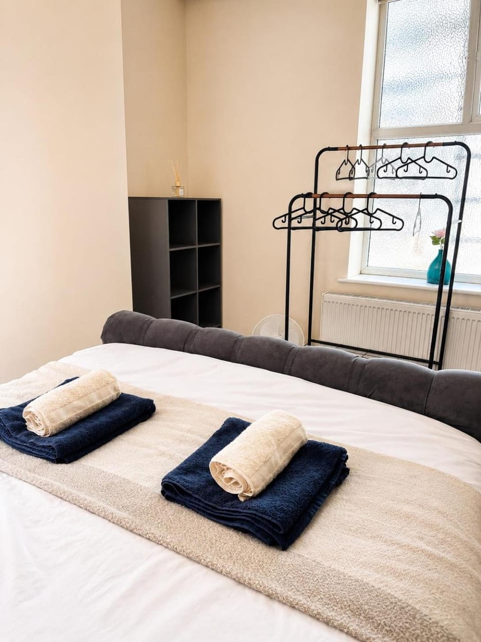 Bed, Bedroom, towels, towels, wardrobe