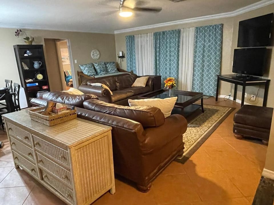 4bed Pool Ready for your family House in Cypress Lake