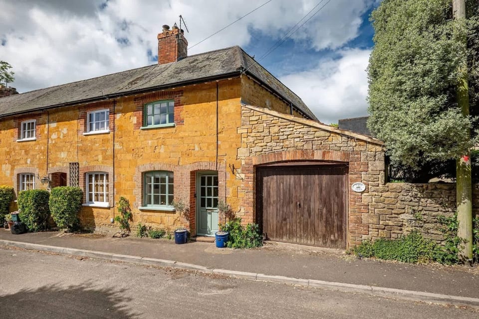 Beautiful Cottage in Idyllic Somerset Village House in South Somerset District
