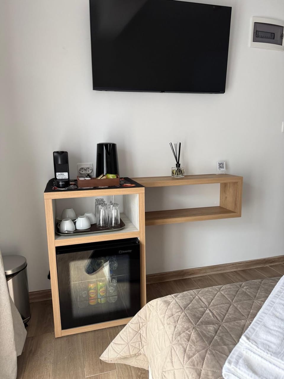 Communal lounge/ TV room, Bed, TV and multimedia, Photo of the whole room, Bedroom