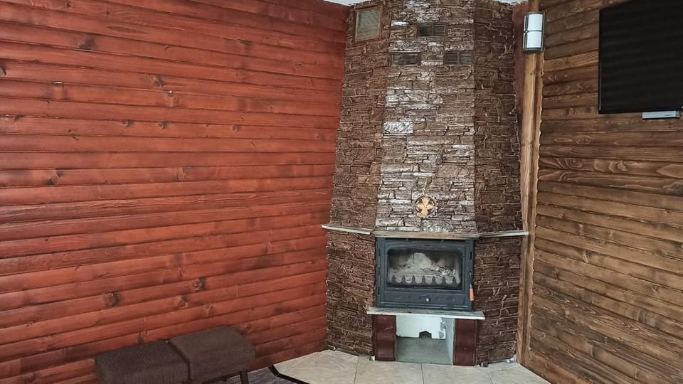 Restaurant/places to eat, fireplace