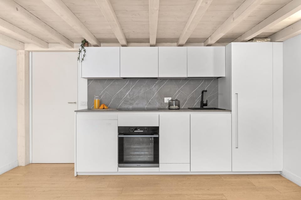 Spring, Day, Night, Winter, Summer, Kitchen or kitchenette, Dining area, Autumn, Seasons, Time of day, heating, internet, oven, stove, kitchen, air conditioner