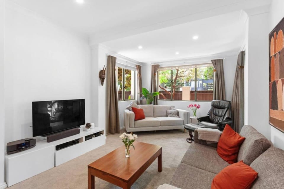Communal lounge/ TV room, TV and multimedia, Living room, Seating area