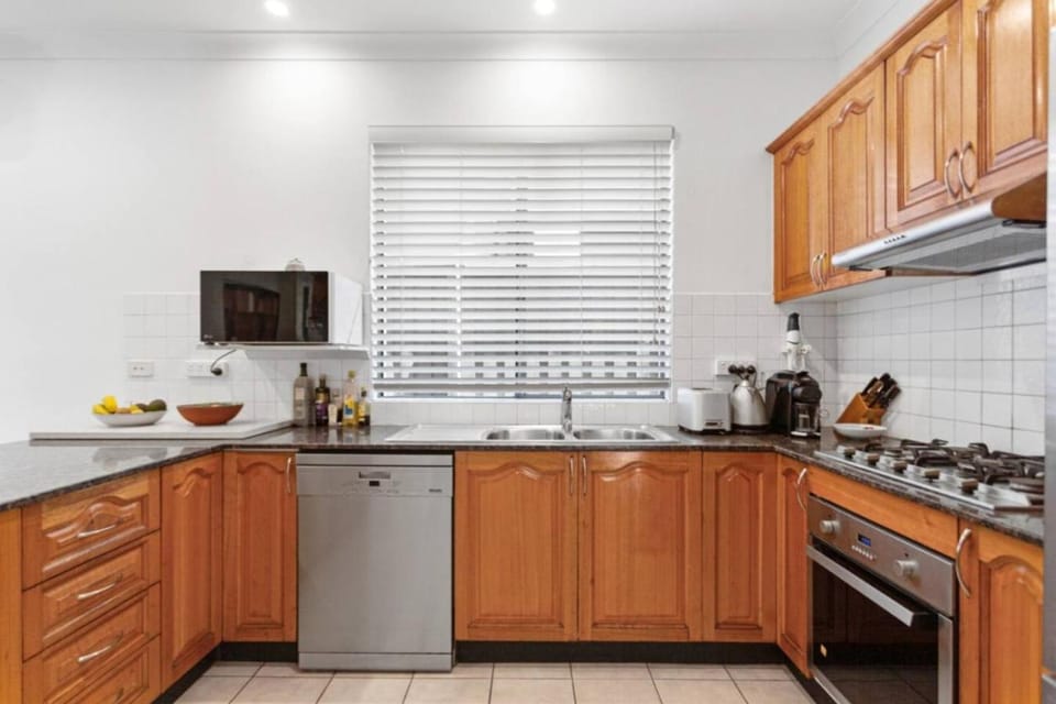 Kitchen or kitchenette, dishwasher