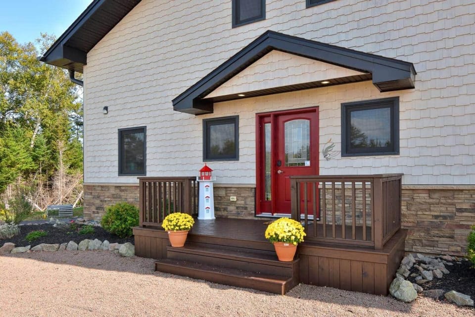 Redbird Lakehouse Suite House in Nova Scotia