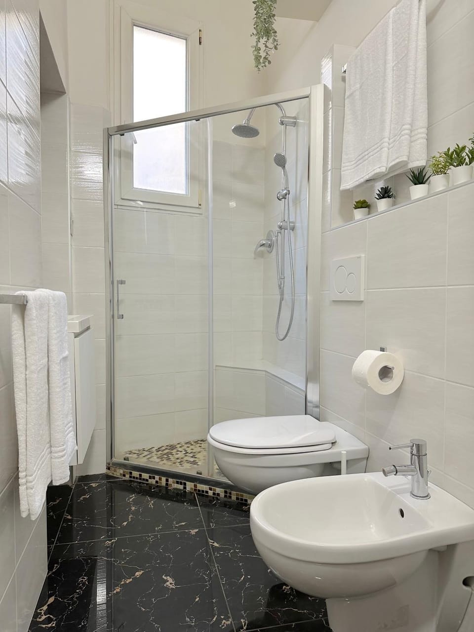 Shower, Toilet, Bathroom, bidet, towels
