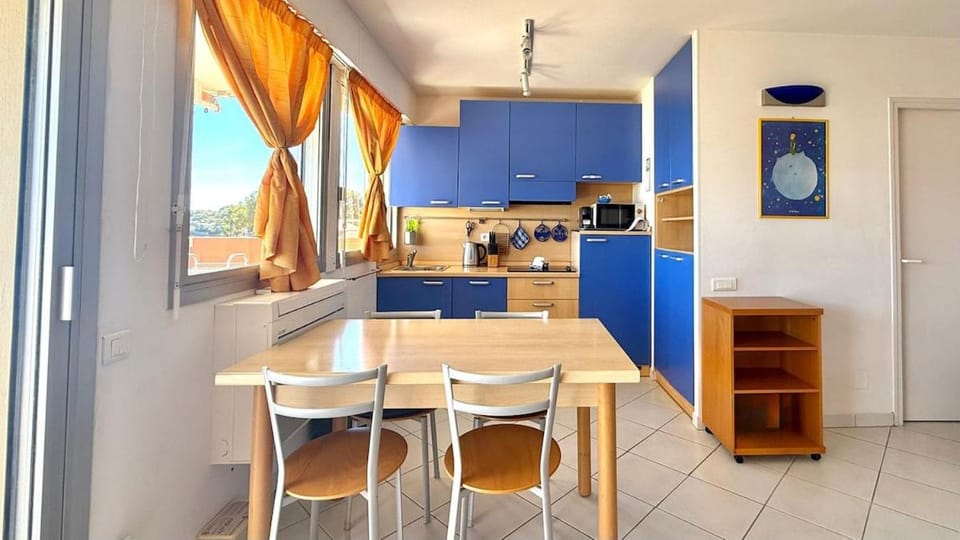 Studio avec une vue panoramique sur la mer, balcon, parking, accès privé à la plage Apartment in Saint-Raphael