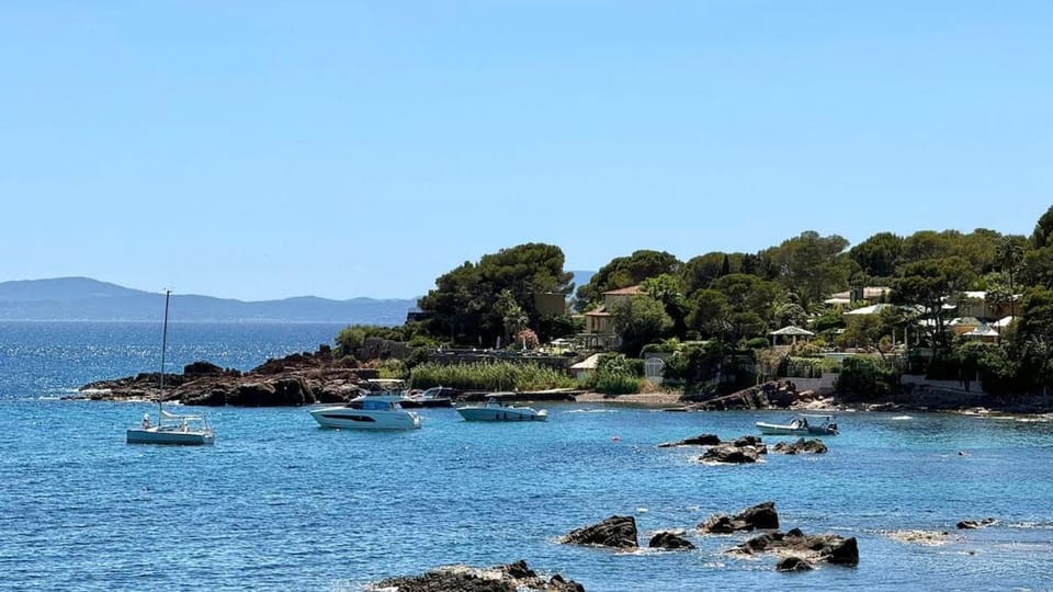 Studio avec une vue panoramique sur la mer, balcon, parking, accès privé à la plage Apartment in Saint-Raphael