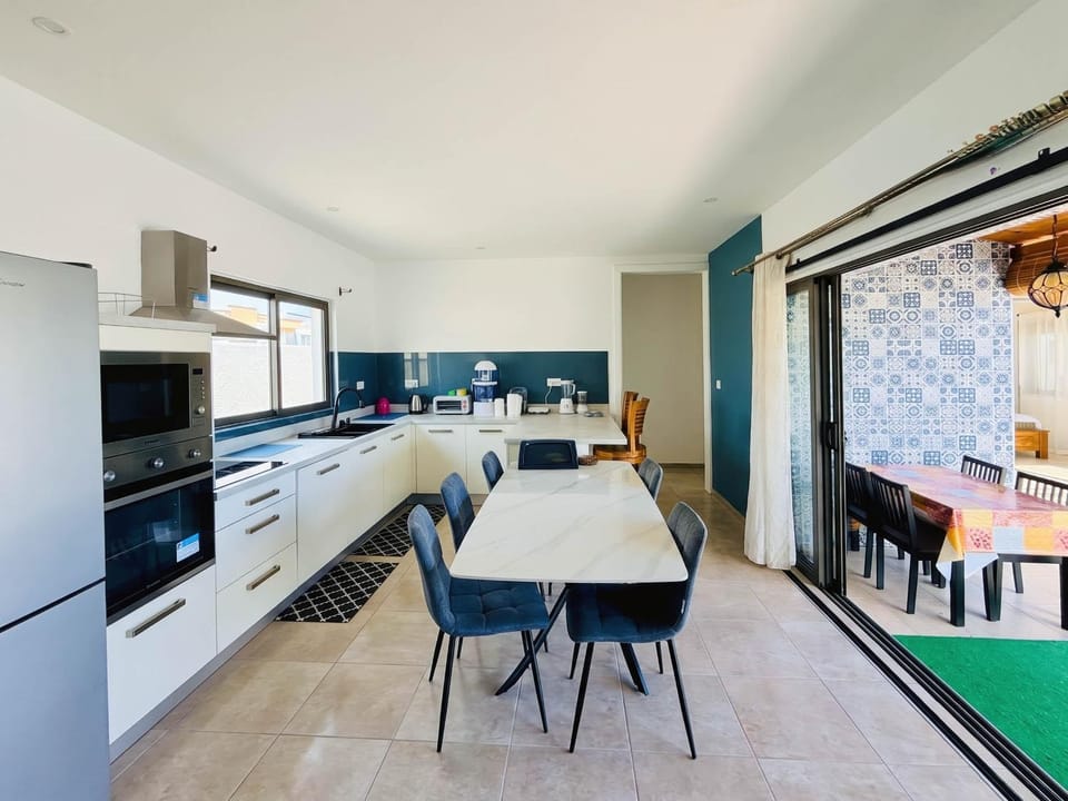Kitchen or kitchenette, oven, stove