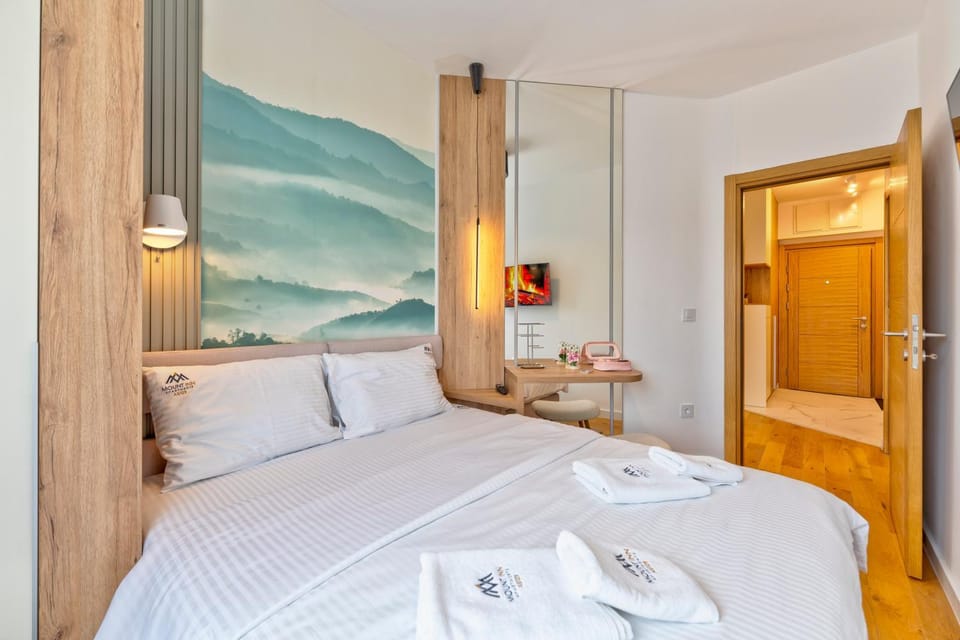 Bed, TV and multimedia, Photo of the whole room, cot, flat iron, hair dryier, heating, towels