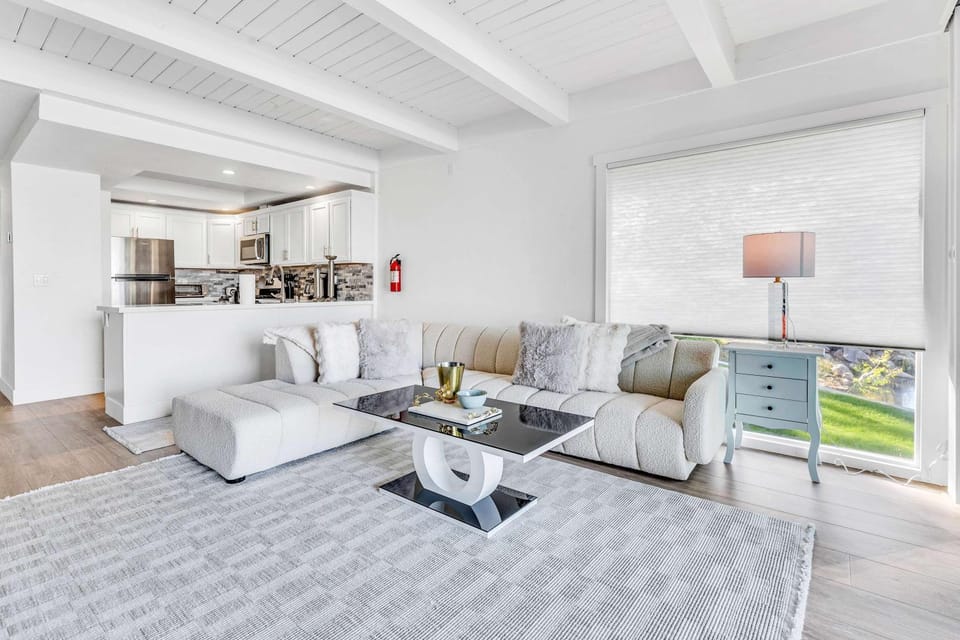 Modern Mountain Retreat Near Tahoe Keys House in South Lake Tahoe