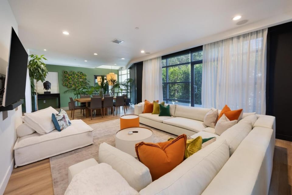 The Bella Villa III - Luxury design, pool, views House in West Hollywood