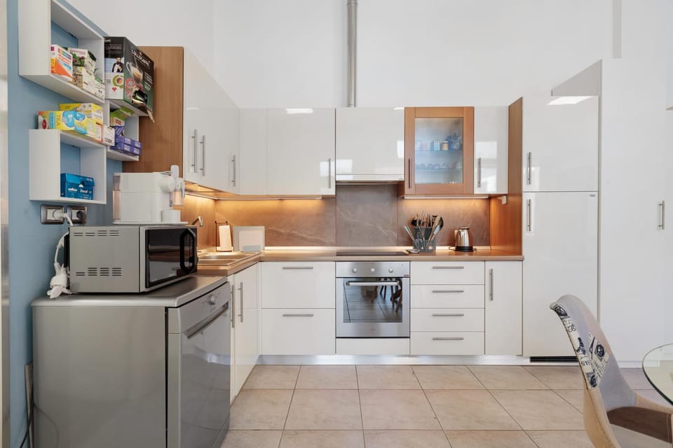 Kitchen or kitchenette, Living room
