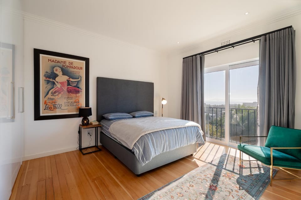 Sunset Harbour Views Stylish Sea Point Retreat Apartment in Cape Town