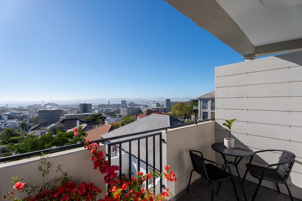 Sunset Harbour Views Stylish Sea Point Retreat Apartment in Cape Town