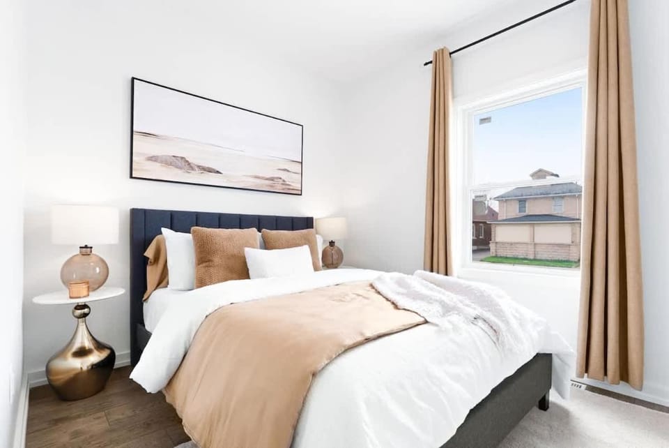 New 2-Bedroom Suite Walk to the Falls Parking & Sleeps 4 Apartment in Niagara Falls