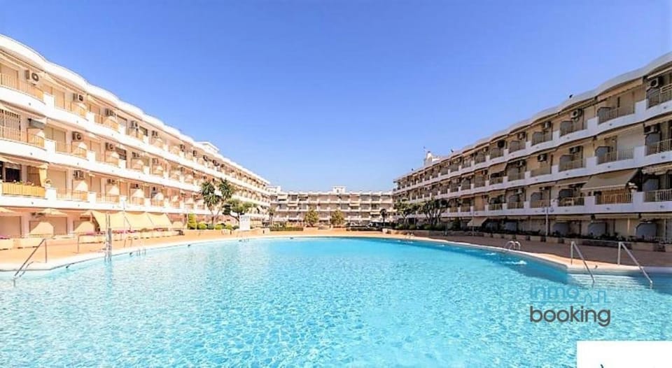 LOFT internacional , climatizado y con piscina Apartment in Cambrils