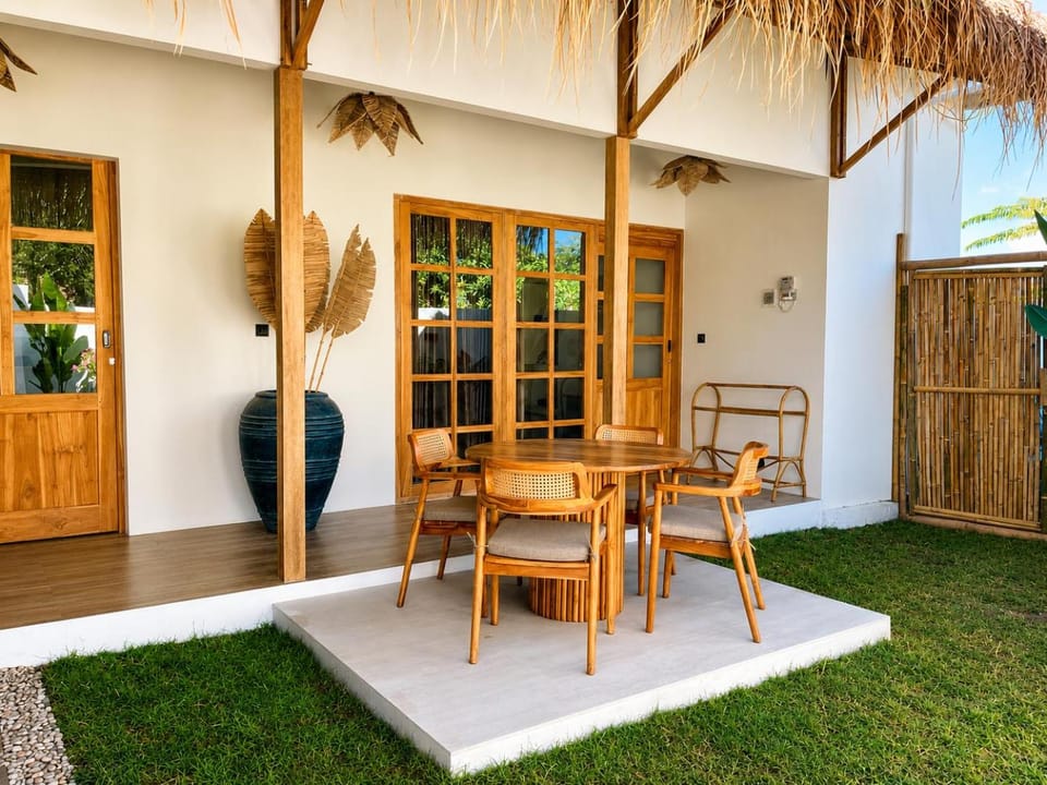 Patio, Day, Garden, Dining area, Garden view