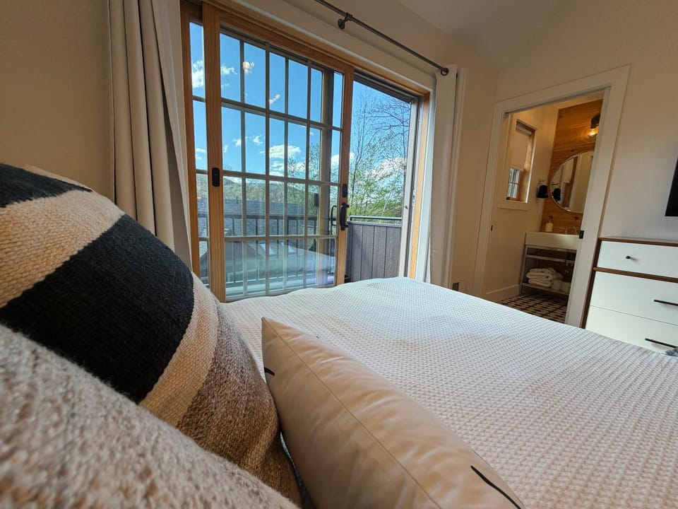 Deluxe Lodge Lakefront On Lake George #2 House in Queensbury