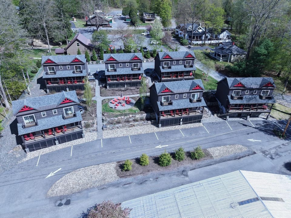 Deluxe Lodge Lakefront On Lake George #2 House in Queensbury